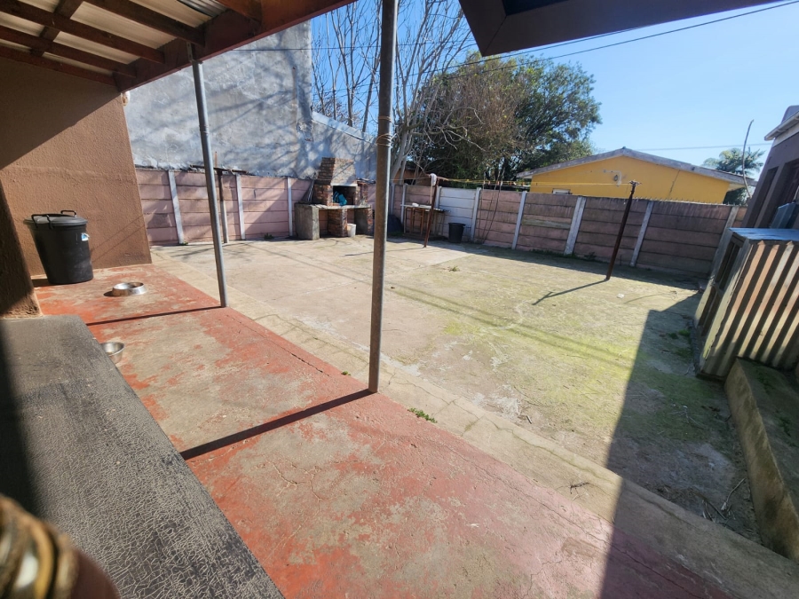 To Let 4 Bedroom Property for Rent in Eikendal Western Cape